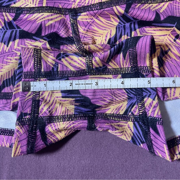 Fleo Tropical Feather 2.5" Booty Shorts Purple/Yellow - Size Small - Picture 4 of 7